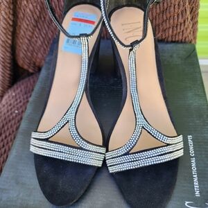 NEW INC BLACK HEEL T-STRAP WITH BLING. Size 9